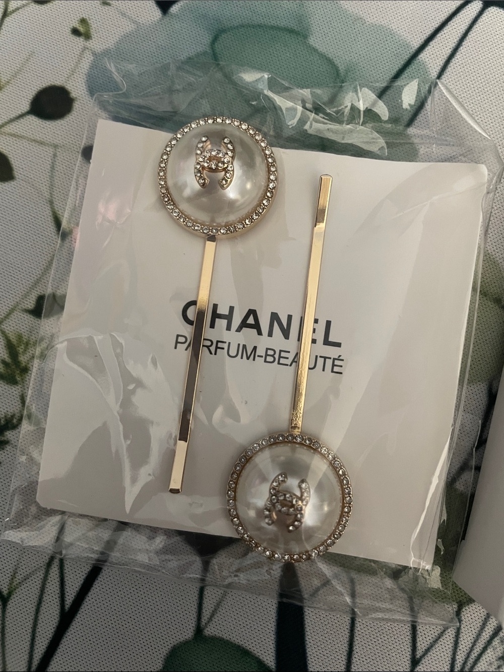 CHANEL Gold-tone Pearl & Crystal CC Hair Pins - Pearl White GWP Beauty item.